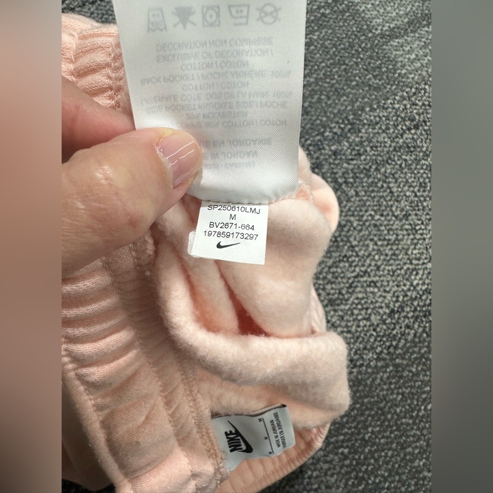 NWOT! Nike Club Sweatpants Peach Size-M - Picture 5 of 5